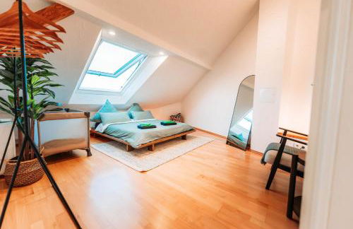 Spacious Penthouse with AC and Free Parking Steps Away From the Central Station - Foto 4