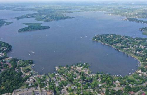 Chain O Lakes Nautical 4Bed 3Bath Waterfront with Bonus Room, Large Deck and Hot Tub - Foto 59