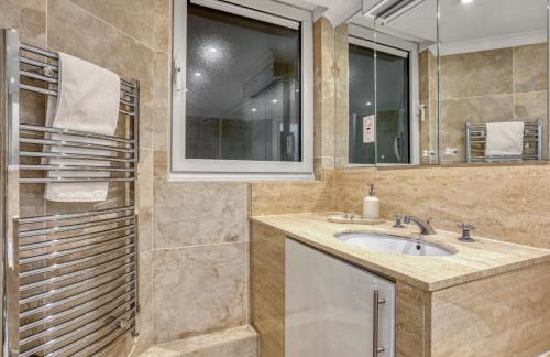 The Grande Mayfair Apartment - Photo 27