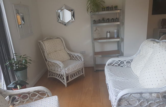 Lovely Large Garden Flat - Photo 11