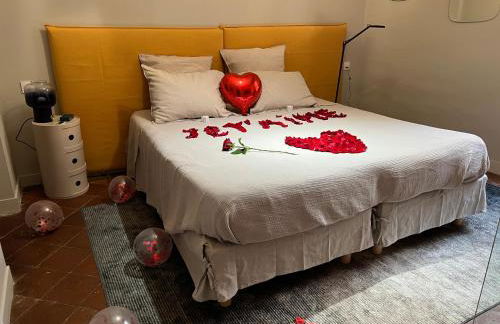 room five - parking, balnéothérapie, place nationale, un havre de paix - Foto 14