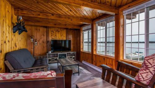 3BR Fife Lake Getaway with Fire Pit & Hot Tub - Foto 4