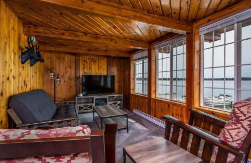 3BR Fife Lake Getaway with Fire Pit & Hot Tub - Foto 4