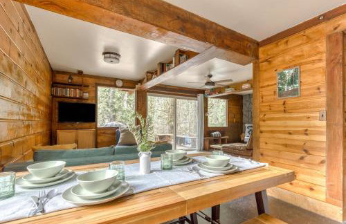 Thompson Cabin - Charming Salmon Riverfront A-Frame Oasis w/ fireplace - Foto 8