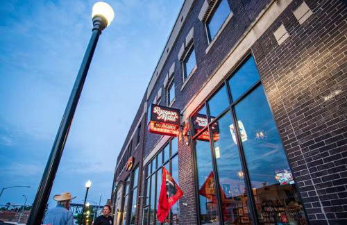 1 bd and 1 bth Motor Row Loft in the Heart of Downtown - Foto 1