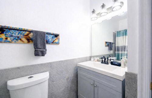 Luxury Villa with Hot Tub, Two Fire Pits, King Bed Suite, Game Room & Fenced Yard - Foto 29