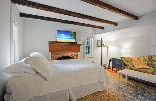 Sweet 1BDR Farm Cottage with Fire Pit and Creek View - Foto 13