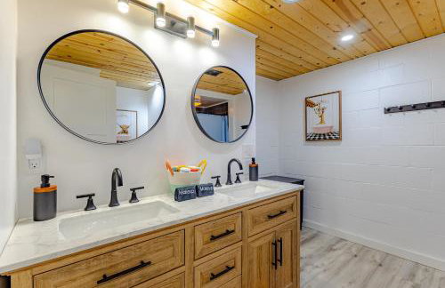 Brew City Game Room Fenced Yard 2 king beds - Foto 54