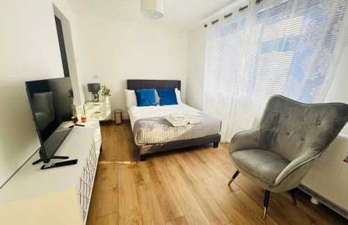 EVELYN - KENILWORTH STUDIO FLAT 30m2 - PRIVATE PARKING - Foto 6