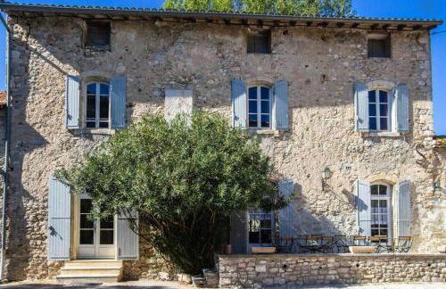 Stunning farmhouse with heated private pool in Provence - Photo 3