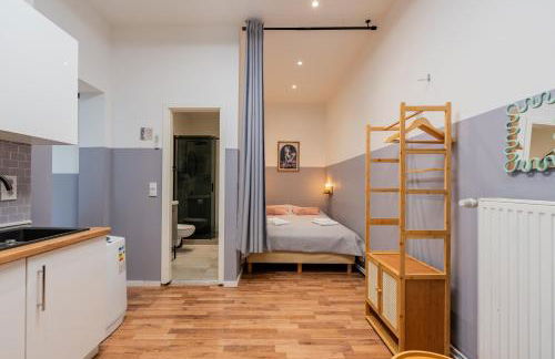 Cozy Retro Chic with Patio and Self Check-in - Foto 21