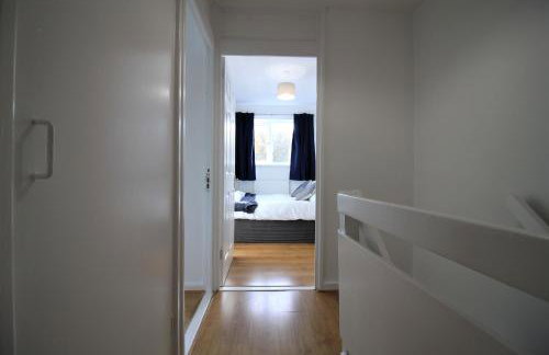 St James House - Charming 3 bed, 2 bathrooms, driveway parking, close to town centre - Photo 17