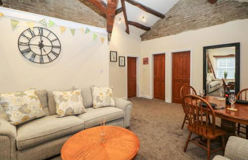 Howard's Hideaway - Photo 4