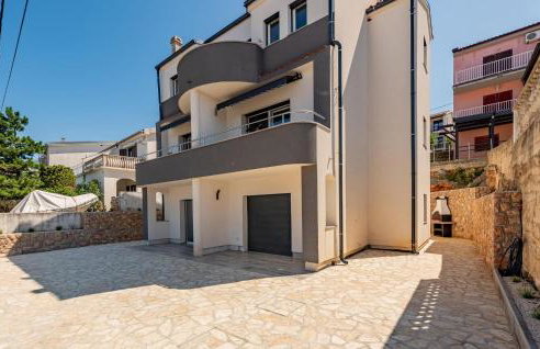 Beautiful Apartment In Prizna With Wifi - Photo 10