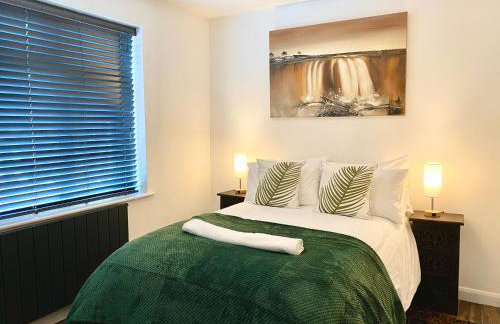 6 Bedroom Bungalow Ascot Racecourse LegoLand Windsor Castle 75" TV - Foto 20