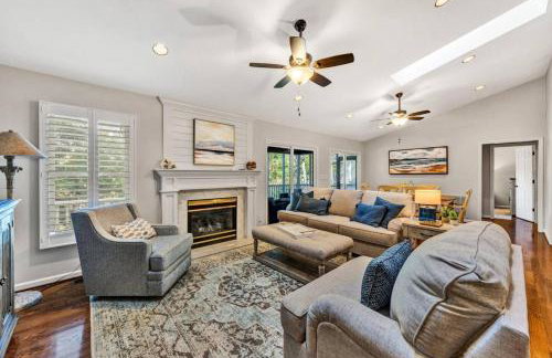 Waterfront Lake House Ideal Dock for Boats, Swimming, Fishing - Foto 39