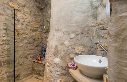 Muazzo Creta Stone House, Nature Escape with Pool, By ThinkVilla - Foto 43