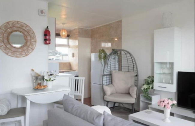 2 Bed Chalet Sleeps 4- Parking, Garden, Near Beach - Foto 13