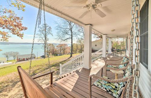 Country-Chic Home with Fire Pit, Steps to Lake! - Foto 1