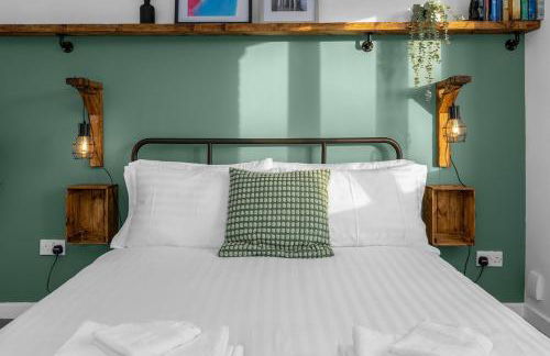 Free Parking - Central - Sleeps 6 - 2 Bedrooms - Foto 16