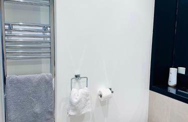 Luxury Corner Apartment by Cambridge Station with Free Allocated Underground Parking & Flexible Beds - Foto 6