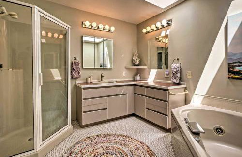 Chic Coos Bay Home with Pacific Ocean Views! - Foto 20