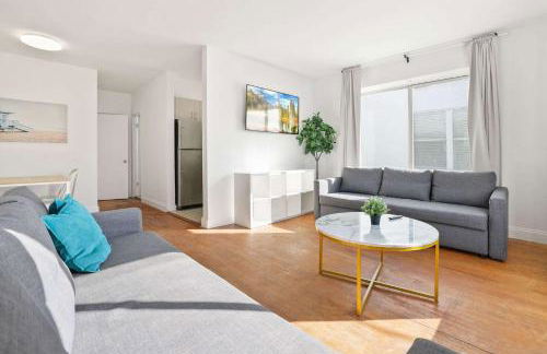 Modern Miami Beach Apt King & Sofa Bed Comfort - Foto 1
