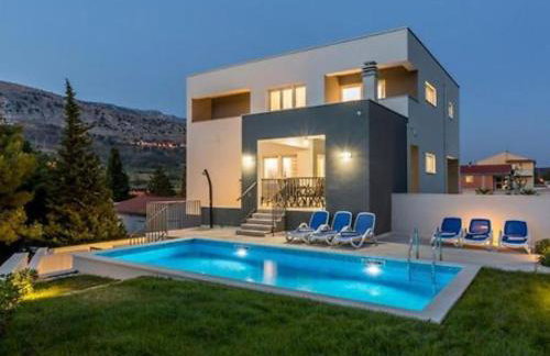 Modern & Stylish Villa with Private Pool - Foto 1