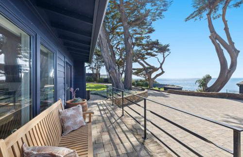 Distinguished Oceanfront Point Estate with Iconic Beach Mountain Vistas - Foto 76