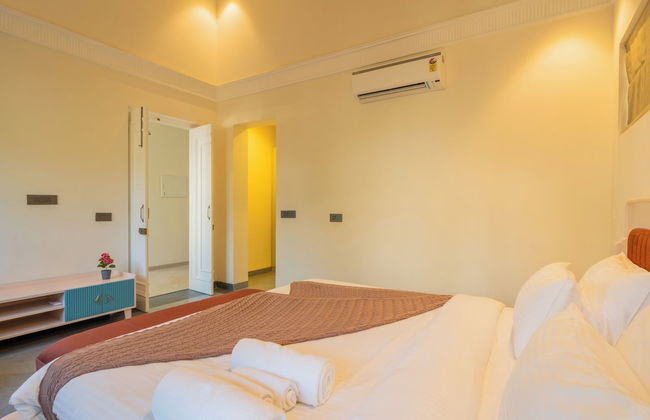 ELIVAAS Laguna Camellia | Luxe 4 BHK Villa Near Popular Beaches with Private Pool - Photo 20