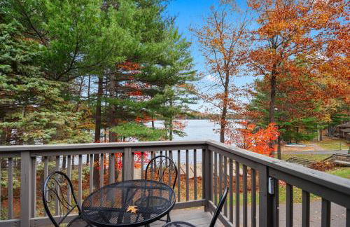 Black Bear Lodge Condo with Kayaks BBQ & Fire Pit - Photo 2