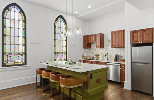 Sanctuary Historic Designer 1BR & Heated Pool - Photo 25