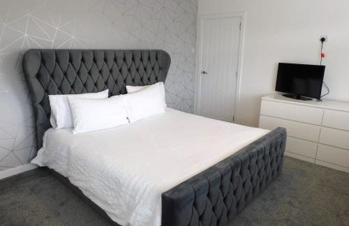 Beautiful 3 bedroom home with large garden 35 mins to Glasgow & Edinburgh - Photo 8