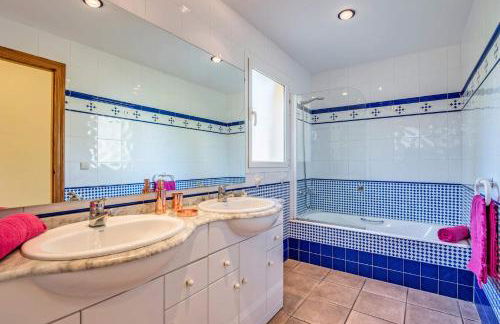 Villa Mar Flores by Villa Plus - Photo 26