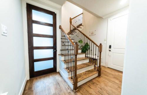 Downtown Escape - Backyard, Game room and Free Parking - Foto 35