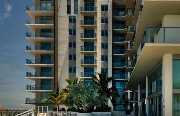 Landing Incredible 2BD Pool - Photo 14