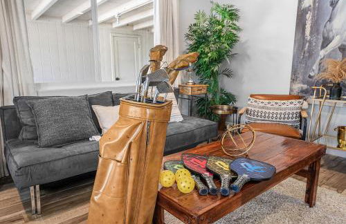 Coastal Harbor, King Bed, Pickleball Gear, Golf set, BBQ- 1 dollar rides to Beach, by Maven Vacation Rentals - Foto 6