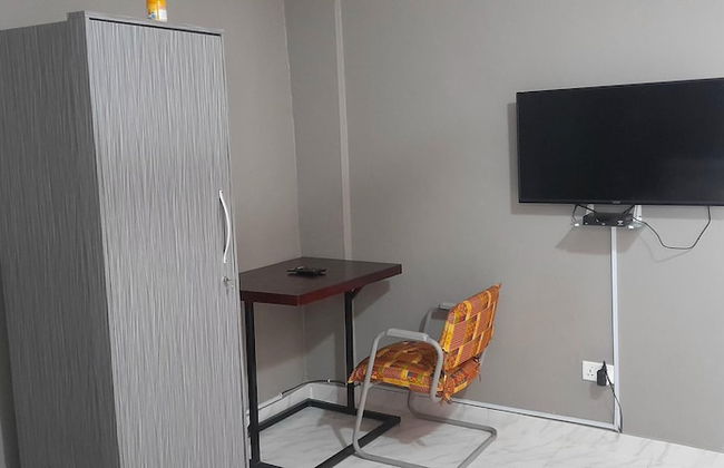 1 Bed Sleeps 2 Apartment - Free Parking - Tv - Photo 6