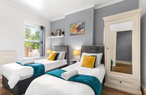 HILLTOP PLACE SUITES 5 beds for CONTRACTORS and FAMILIES near MEADOWHALL with FREE PRIVATE PARKING - Foto 12