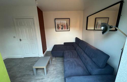 3- Bedroom House -Private Parking - contractors welcome- 2 Min M62 - Foto 21