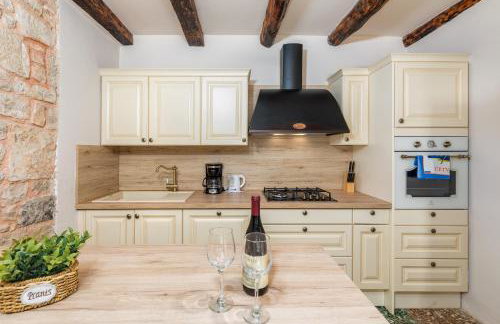 Lovely House Kristina with a pool - Photo 29