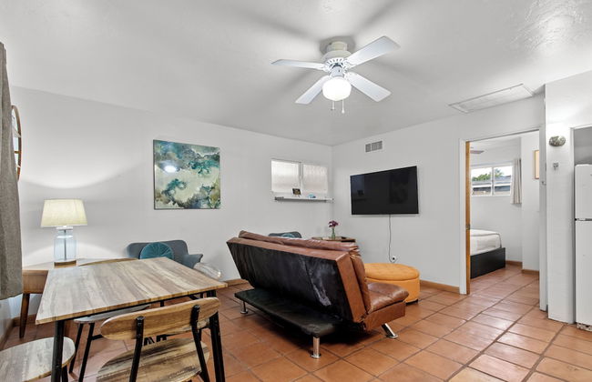 Sunlit Palm Cottage in Uptown Phoenix - Foto 5