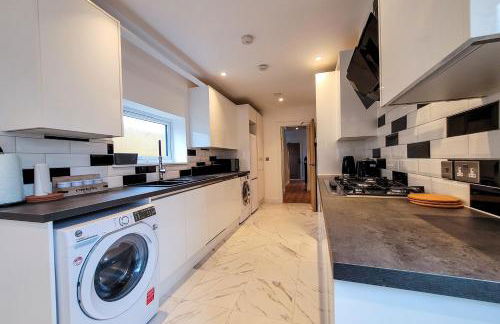 4 bed 2 bath Spacious House with 2 Driveway parking in Ilford London - Foto 10