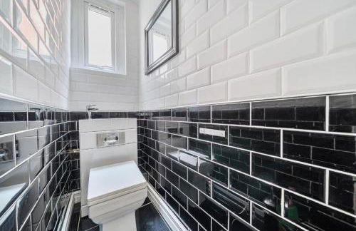 Selby House - Large 3 Bed Victorian Property in Portsmouth - Sleeps 5 - Photo 11