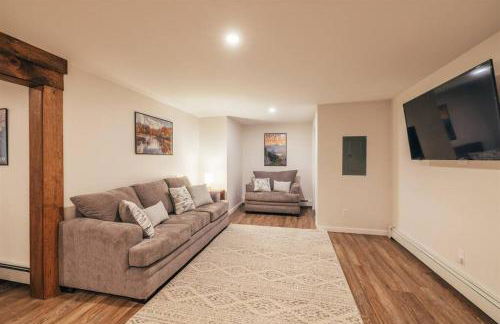 Waterfront, Newly Built, Spacious Apartment! - Foto 14