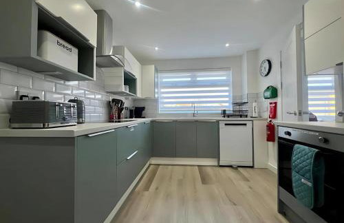 Dunmuir House 4 Bedroom 2 bathroom House & Garden in Denny - Photo 12