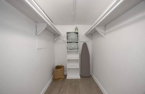 Towne Plaza Apartments #292 in the Galleria Area - Foto 16