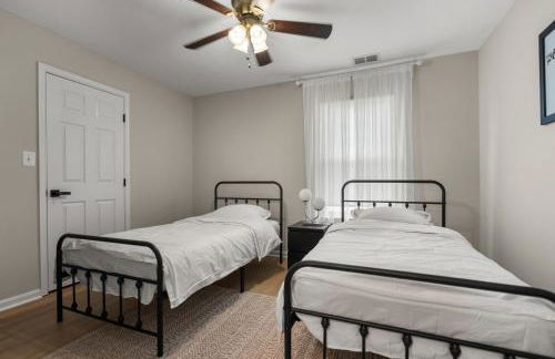 5 BedRooms Family retreat with GameRoom Near DC & Qunatico - Photo 8