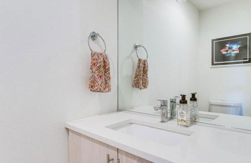 Steps to City Park Townhome with Rooftop Deck! - Foto 14