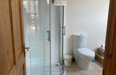 Springbank Apartment - Sleeps 4 - Pet Friendly - Photo 19